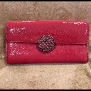 Excellent used condition coach wallet. Soft leather